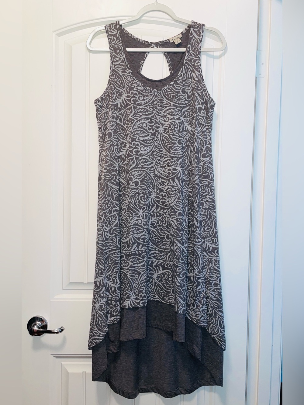 Mod-o-doc Sleeveless Gray Patterned High-Low Dress with Keyhole Back Medium